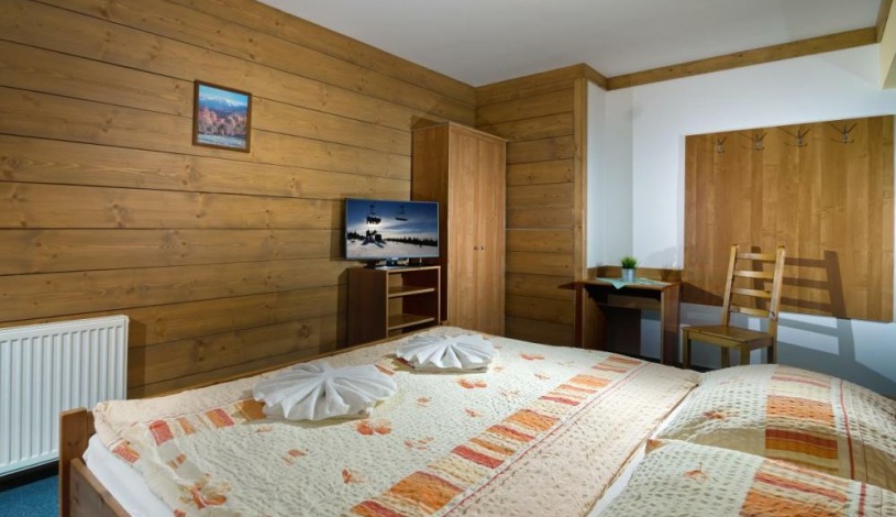 Pension Monika + Apartments Špindlerův Mlýn - Monika apartmán 1-6 osob, 2 oddělené ložnice, 2xLCD TV,SAT, 4 lůžka + 2 přistýlky, S BUFETOVOU SNÍDANÍ - bez kuchyňského koutu - s malou lednicí